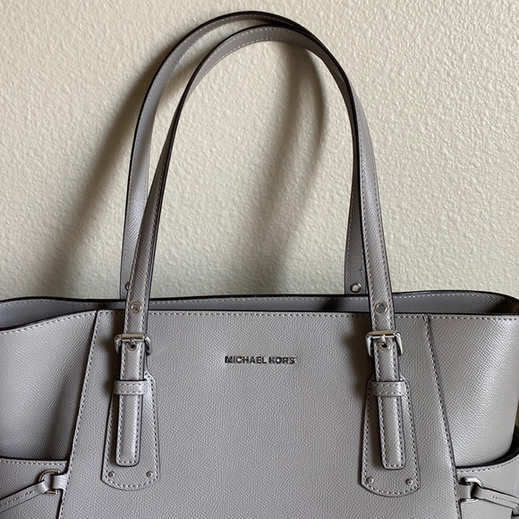 •Michael Kors• Large Voyager Tote Purse - Picture 6 of 16